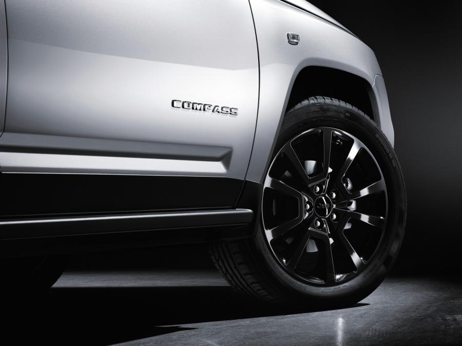  Jeep Compass Black 2012 года  (фото 2 из 3)